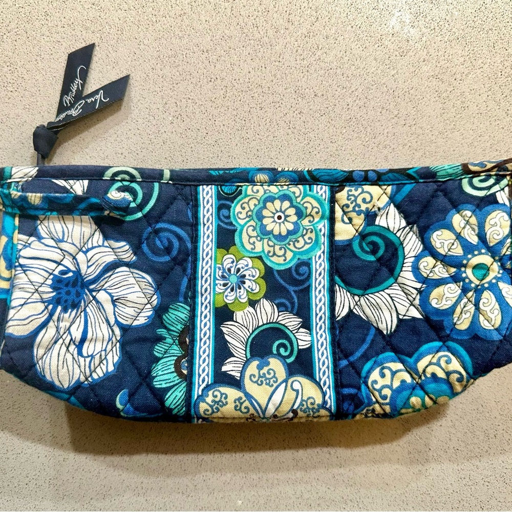 LIKE NEW Vera Bradley Blue, Turquoise & Cream Cosmetic Bag w/ Floral Design